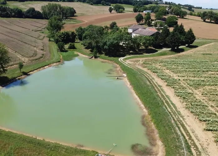 Dom wakacyjny Maison De Campagne, Bord De Lac, Piscine, Billard 11 Per Plieux